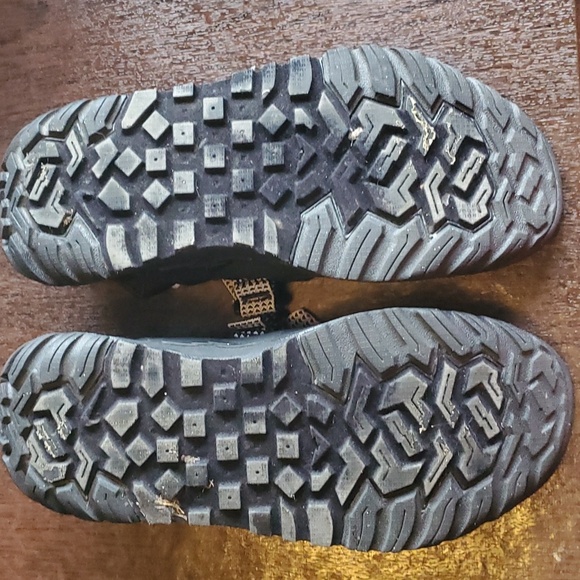 Shoes size 10 - Picture 2 of 2